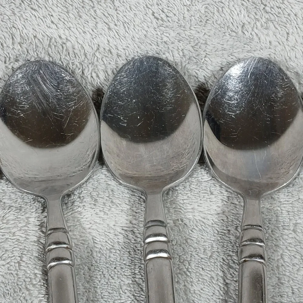 Oneida Tortola Oval Soup Spoon 7 3/4